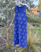 Karl Lagerfeld niebieska bawełniana sukienka basic nadruk