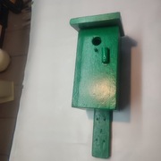 budka lęgowa  w kolorze zieleni 