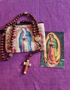 Różaniec z derewna cynamowego z MB z Gwadelupe.Na każdym łączniku MB 