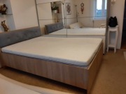 łóżko 140 koloru dąb sonoma z Black Red White