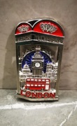 Pamiątkowy magnes na lodówkę, czerwona budka telefoniczna Londyn / London 