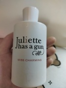 Juliette Has a Gun Miss Charming  100 ml EDP + Gratis 