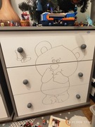 Komoda dziecięca z szufladami Drewex z motywem misia