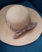 KAPELUSZ SŁOMKOWY DAMSKI Z KOKARDĄ PANTERKA