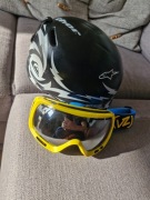 Quiksilver kask  plus gogle narciarskie używane