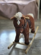 Duży KONIK NA BIEGUNACH dla dzieci - rży i galopuje INTERAKTYWNY KOŃ