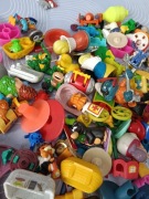 Figurki różne małe