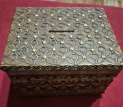 Stara ozdobna szkatułka skarbonka 