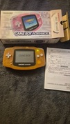 Gameboy Advance z pudełkiem 