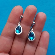 Klipsy z kryształem w kolorze turkusowym