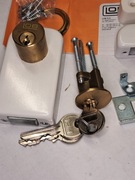 Zamek wierzchni dwubębenkowy  LOB TB62 60mm biały z wkładką 