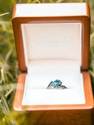 Pierścionek z szafirami - czarne złoto 585 - certyfikat 