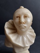 Rzeźba- figurka- alabaster