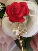 Stylowa broszka sztuczna perła cyrkonie