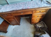 Solidne drewniane biurko z szufladami, 151x79 cm