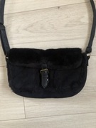 Torebka listonoszka Atmosphere futerko, czarna