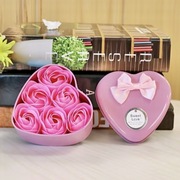 6x Mydełko w kształcie róży - zestaw w metalowym pudełku serce | PREZENT