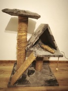 Solidny drewniany drapak dla kota 