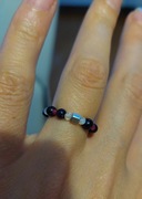 Pierścionek na gumce jubilerskiej z kamieni