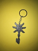 Klucz Skrzydlaty Resident Evil Village – Metalowy Brelok Kolekcjonerski