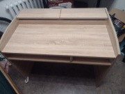 Biurko w dobrym stanie z śladami użytkowania 