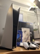 Konsola Playstation 5 Digital 825GB + pad + ładowarka + słuchawki + gry