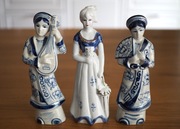 Figurki porcelanowe, trzy sztuki 