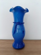 Wazon Słuczan Orkusz Tarnowiec falbanka z kokardą kobalt szkło