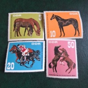 NRD   Konie  Mi  1302- 1305   znaczki  czyste   seria 