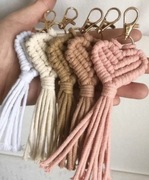 Brelok serce z makramy 