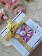 Świeca sojowa Stokrotka w kartoniku na prezent dzień mamy zapachową 100g