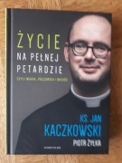 Życie na pełnej petardzie. Ks. Jan Kaczkowski. Twarda. 