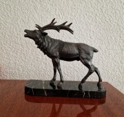 figurka jeleń brąz marmur 