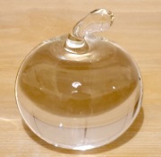 Szklane jabłko przycisk do papieru szkło 8cm