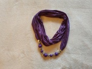 Piękny szal z koralami 