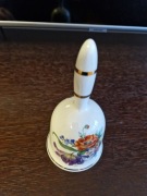 dzwonek porcelanowy z motywem kwiatowym. 