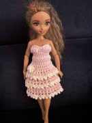 Ręcznie robiona sukienka na szydełku dla lalki Barbie Dream Besties