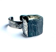 Pierścionek z surowym czarnym turmalinem, pierścionek z kamieniem