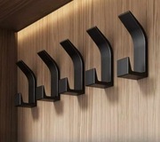 Hak ścienny na ręczniki