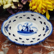 Ręcznie malowany ażurowy koszyczek z serduszkami - Delft Blue #2