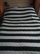 NARZUTA PIKOWANA WZÓR W BIAŁO-CZARNE PASY 220 x 200 cm