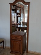 Szafka z lustrem na przedpokój