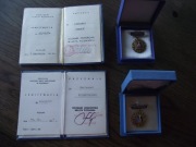 2 X ODZNAKA HONOROWA MIASTA POZNANIA, legitymacje,odznaki,etui