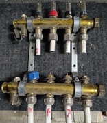 Rozdzielacz ogrzewania podłogowego 4 sekcje i osprzęt