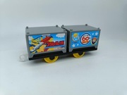 TOMY PLARAIL Tomek i Przyjaciele wagon towarowy PLATFORMA Z KONTENERAMI