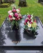 Komplet nagrobny kwiaty na cmentarz stroik bukiet 