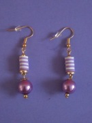 Fioletowe kolczyki z gumowych dysków 