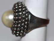 Pierścionek metalowy koloru srebrnego  – stylowy – vintage 