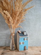 Drewniany domek niebieski dekoracja