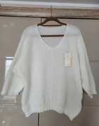 biały włochaty sweter oversize made in italy v-neck